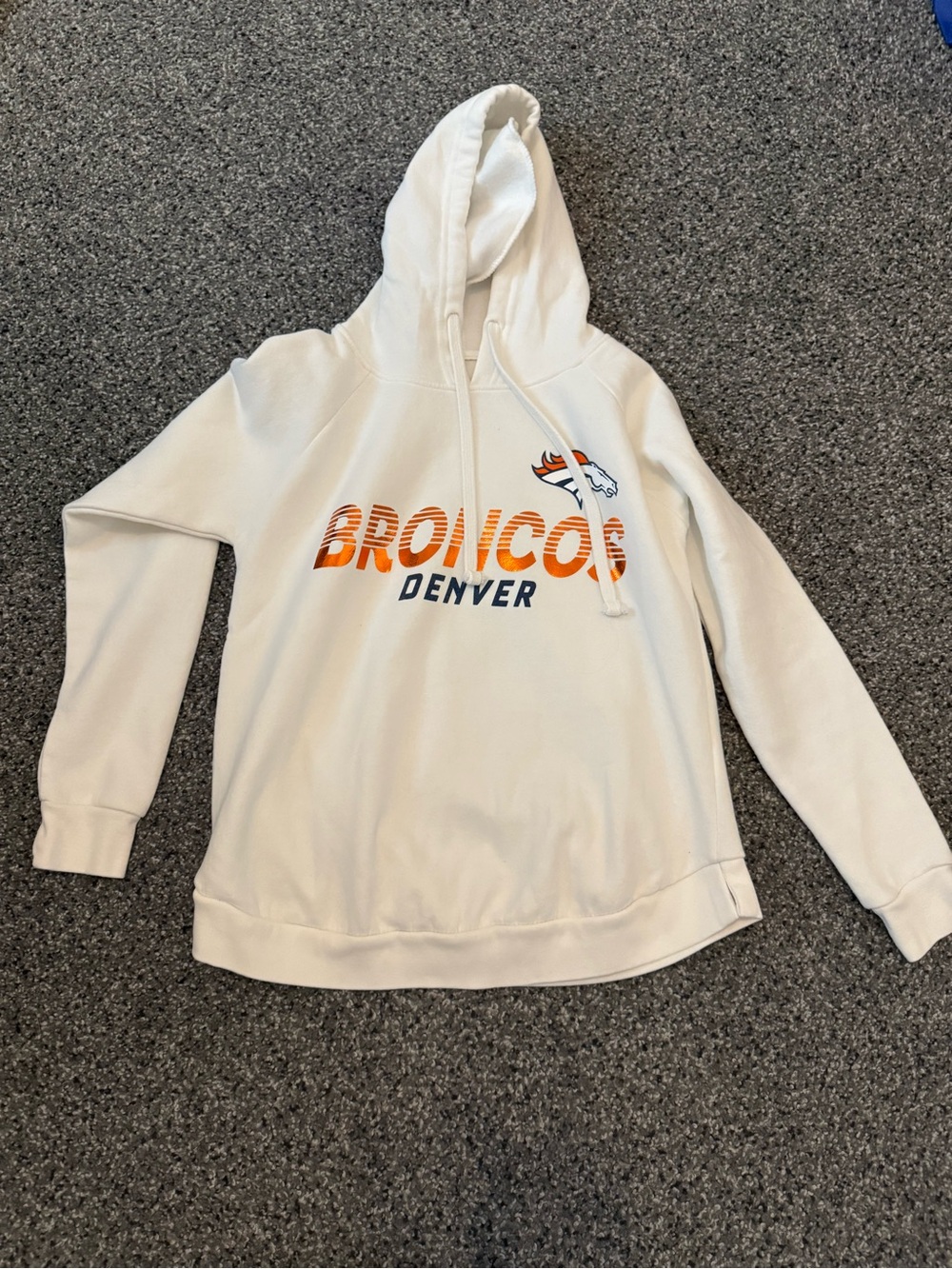 Denver Broncos White Pullover Hoodie with Team Logo